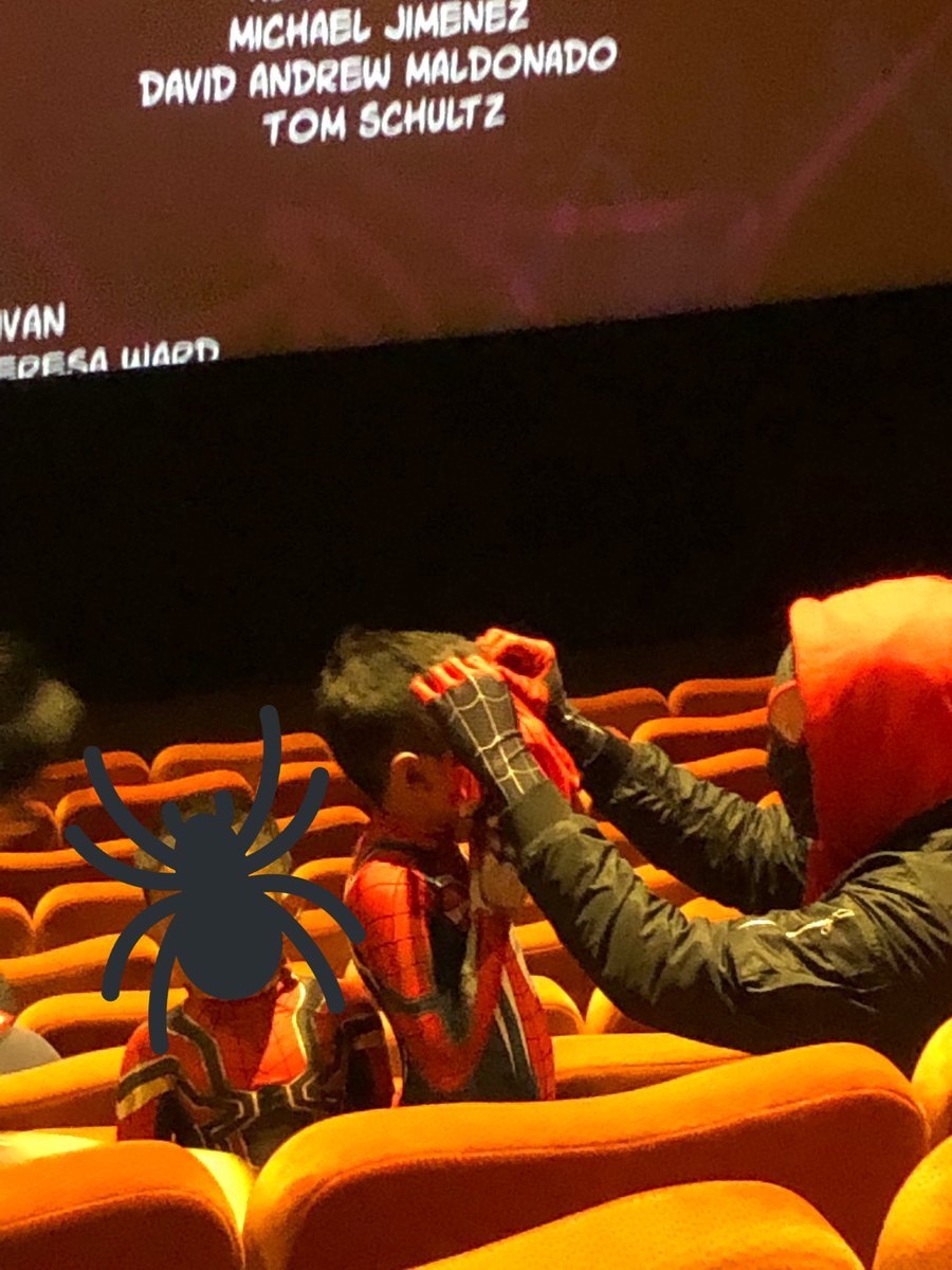 Nonton Spider-Man, ayah & anak ini pakai kostum lengkap ke bioskop