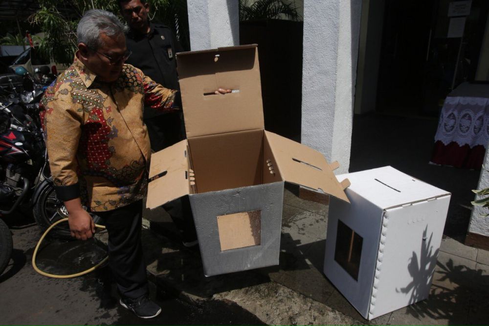 Sempat diragukan, KPU uji ketahanan kotak suara karton