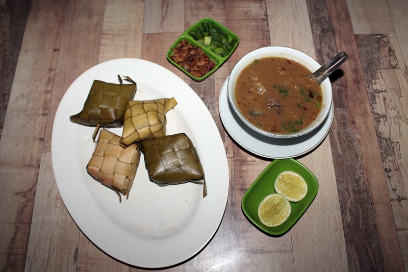 Cerita NKRI dalam semangkuk coto Makassar di Jalan Veteran   