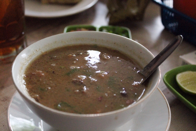 Cerita NKRI dalam semangkuk coto Makassar di Jalan Veteran   