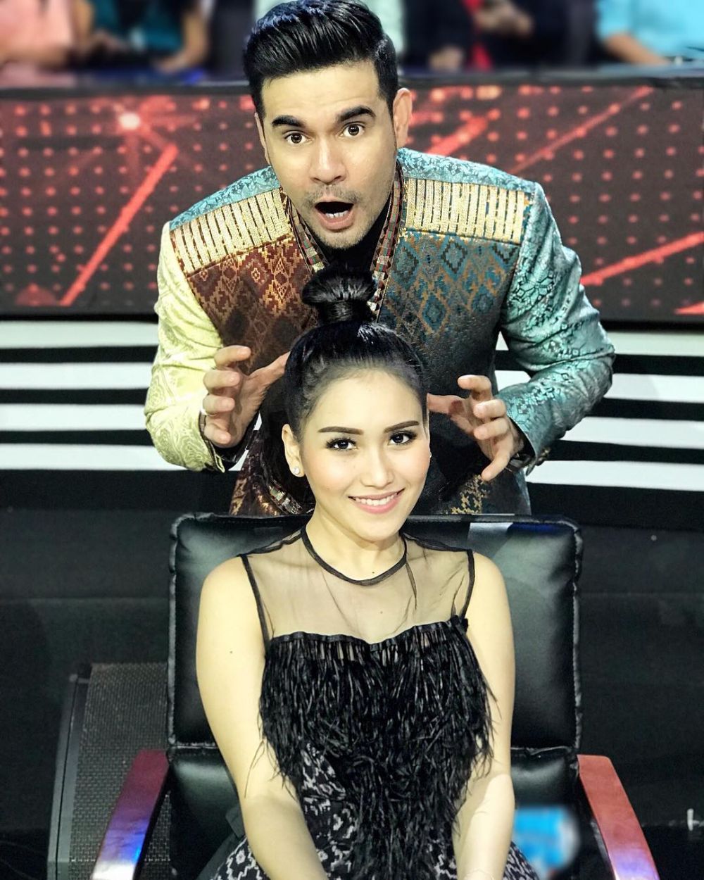 15 Potret Beniqno & Ayu Ting Ting, dari mesra hingga gaya kocak