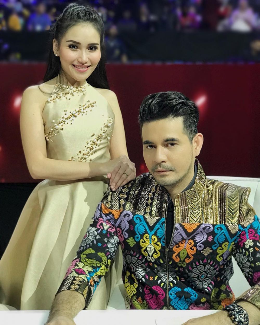 15 Potret Beniqno & Ayu Ting Ting, dari mesra hingga gaya kocak