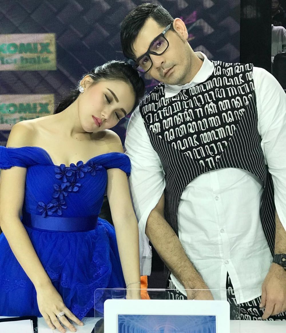 15 Potret Beniqno & Ayu Ting Ting, dari mesra hingga gaya kocak