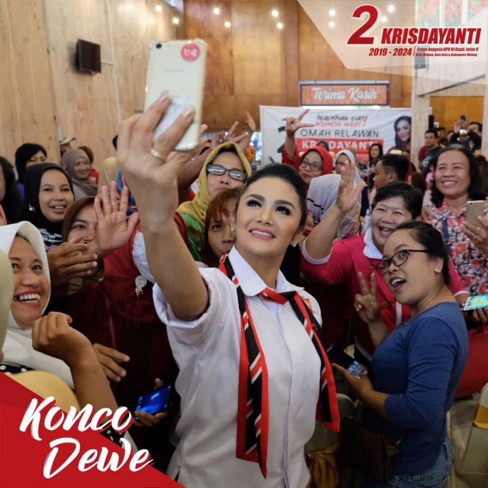 10 Potret Krisdayanti blusukan kampanye, tetap cetar memesona