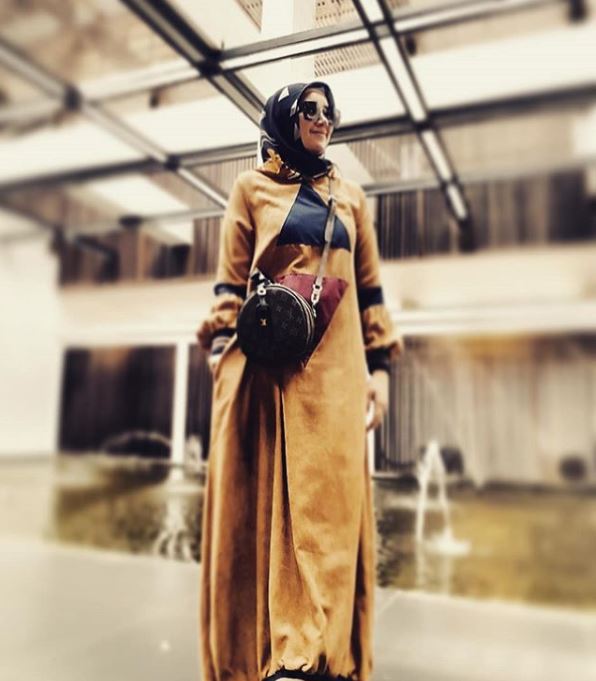 8 Gaya berhijab Bebi Silvana istri Opick ini bisa ditiru