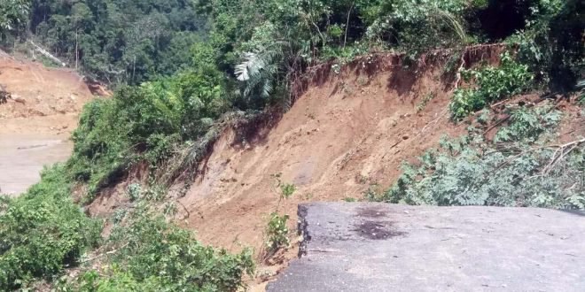 4 Kasus jalan ambles di Indonesia sepanjang 2018