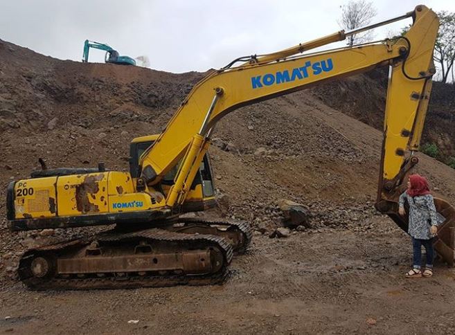 9 Momen Bebi Silvana saat kerja lapangan, tetap memesona