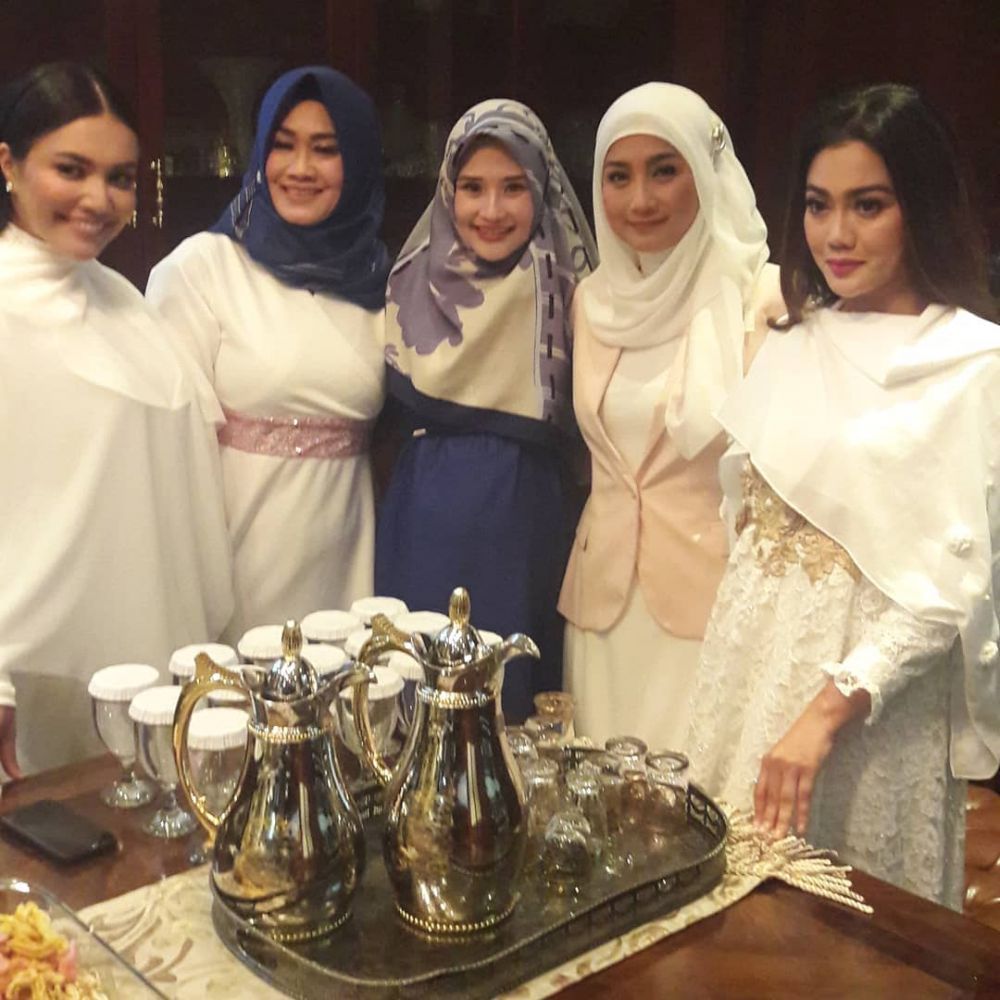 10 Pesona Maridha Deanova, istri Mandala Shoji yang cantik