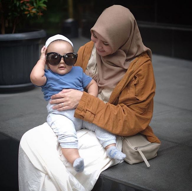 9 Potret anak keempat Zaskia Mecca pakai penutup kepala, gemesin