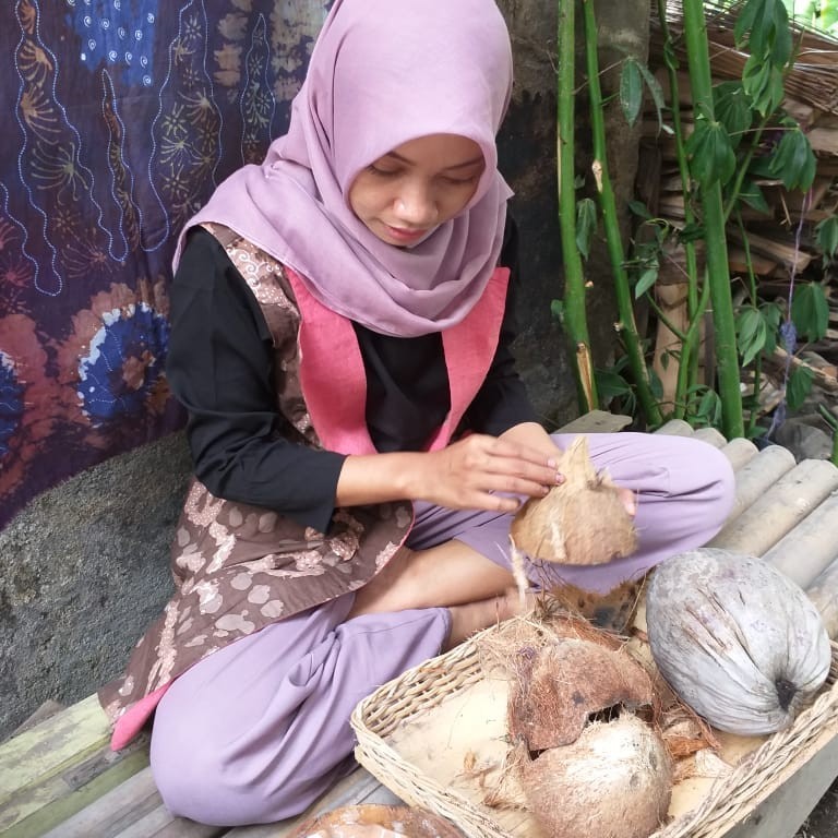 Kisah sukses Arni, pengusaha batik yang terinspirasi dari sabut kelapa