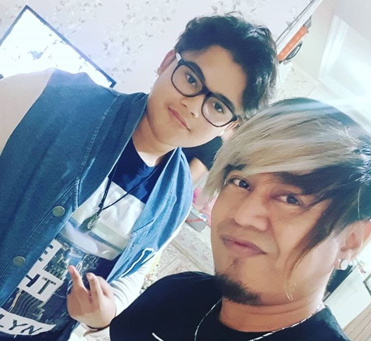 10 Potret Ian Kasela tanpa kacamata ini bikin pangling