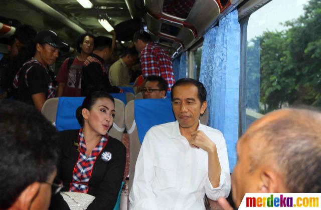 7 Momen Jokowi naik transportasi umum, terbaru naik bus 380 km
