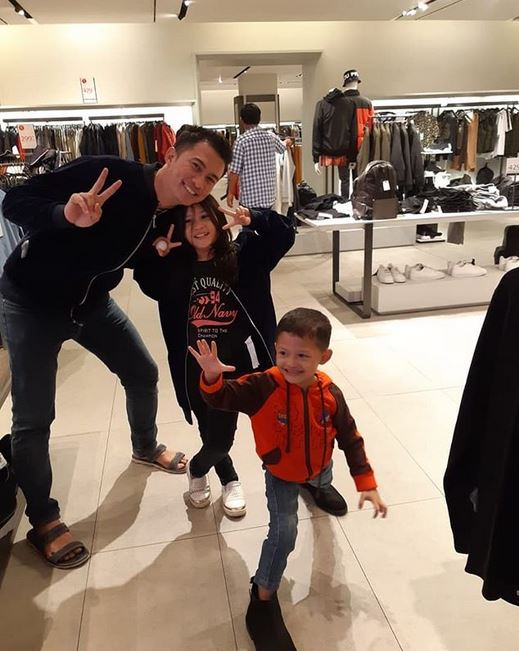 12 Momen kedekatan Mandala Shoji & anaknya, kerap diajak syuting