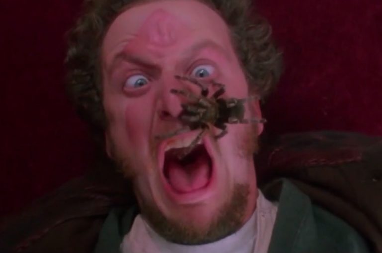 10 Aksi jahil Kevin 'Home Alone' ini kocaknya bikin minta ampun