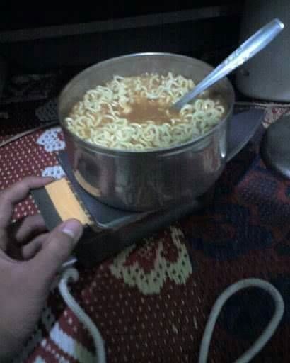 10 Potret bukti hidup anak kos itu keras, bikin ngelus dada