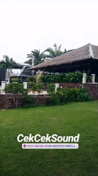 Potret lokasi Seventeen manggung di Tanjung Lesung