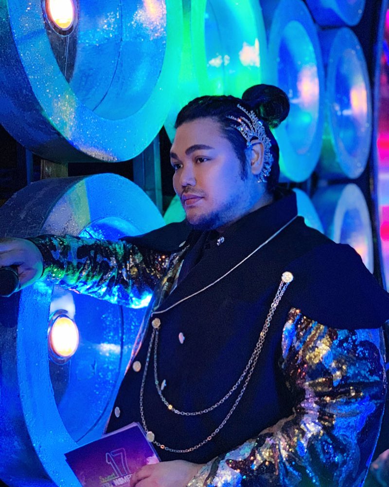 Tampil beda, ini 11 potret Ivan Gunawan dengan rambut gondrong