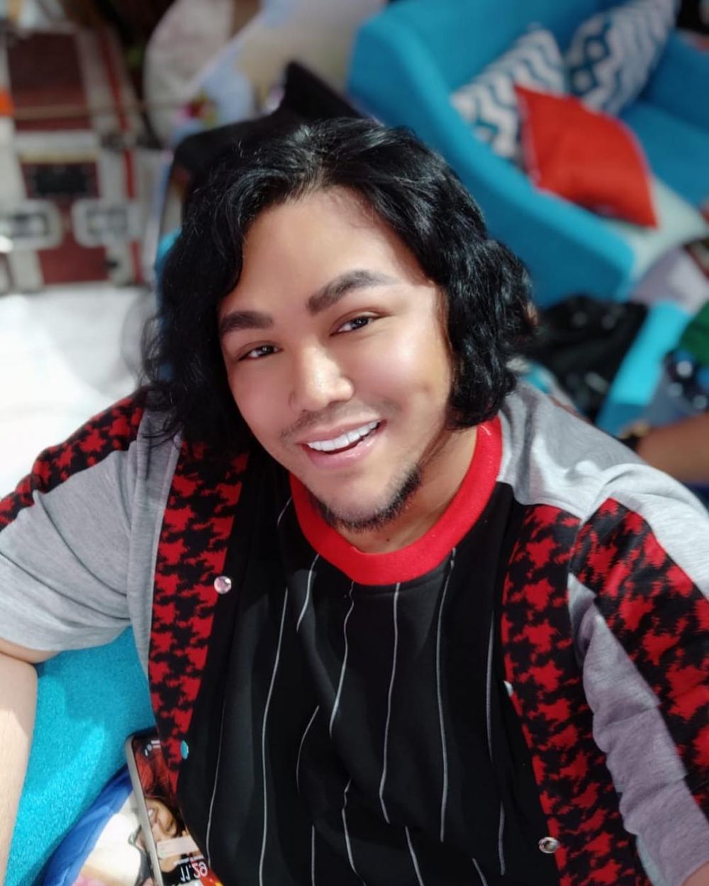 Tampil beda, ini 11 potret Ivan Gunawan dengan rambut gondrong