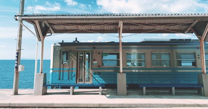 20 Potret Shimonada, stasiun kereta api paling indah di dunia