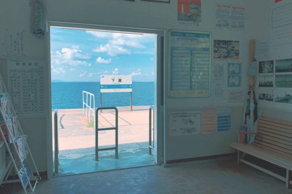 20 Potret Shimonada, stasiun kereta api paling indah di dunia