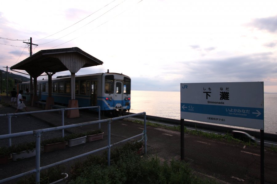 20 Potret Shimonada, stasiun kereta api paling indah di dunia