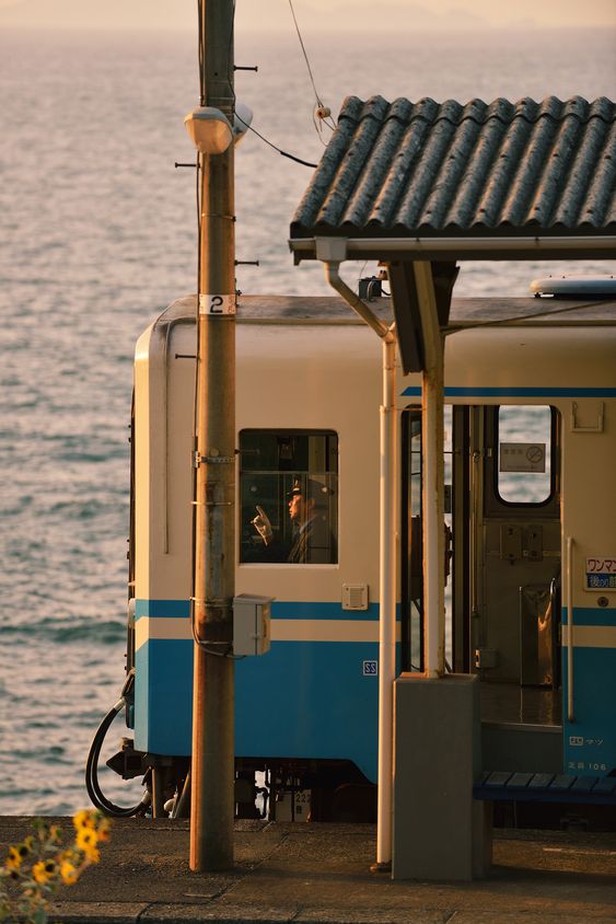 20 Potret Shimonada, stasiun kereta api paling indah di dunia