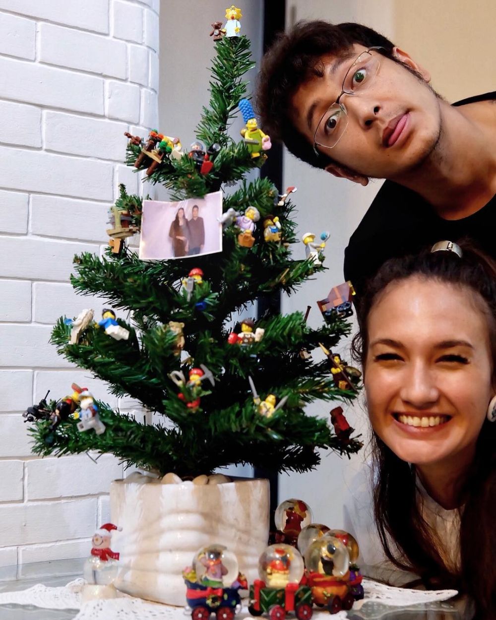 10 Seleb ini rayakan Natal pertama bareng pasangan usai nikah