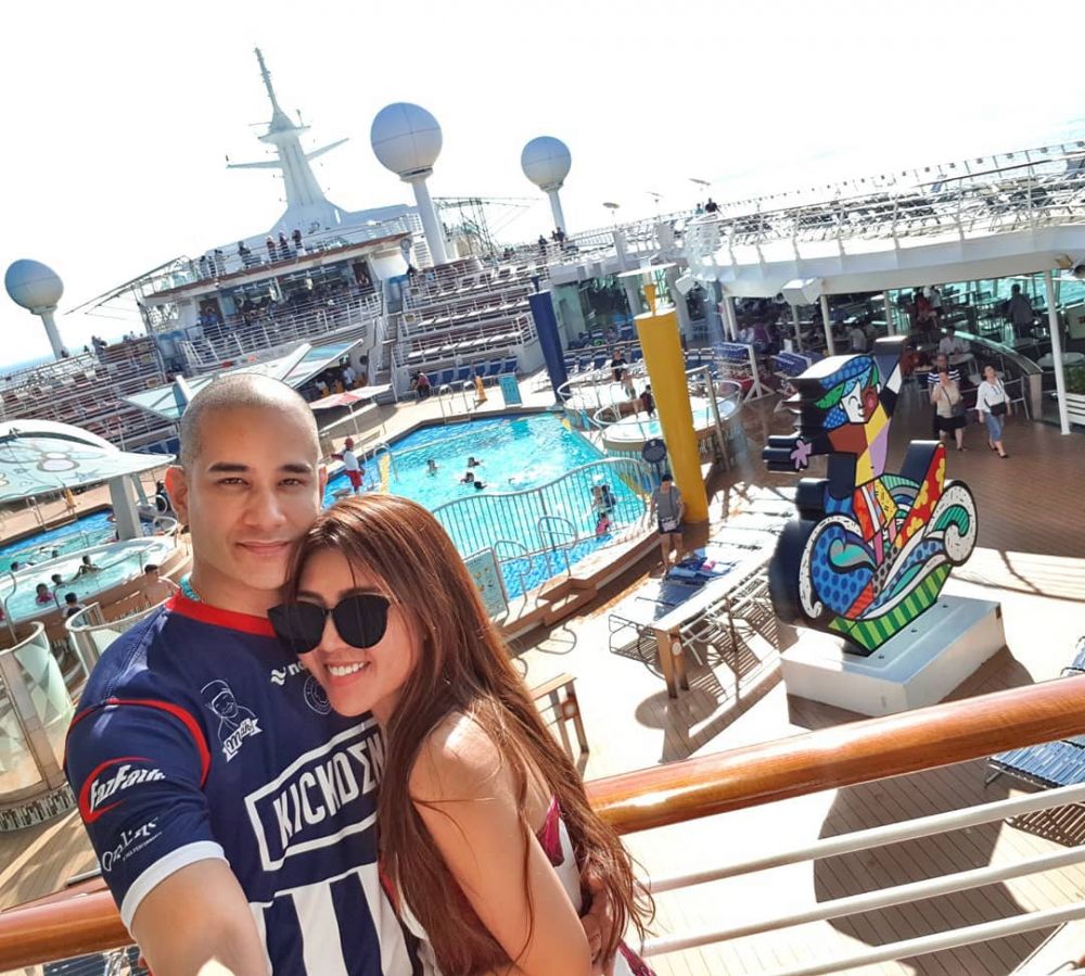 10 Seleb ini rayakan Natal pertama bareng pasangan usai nikah