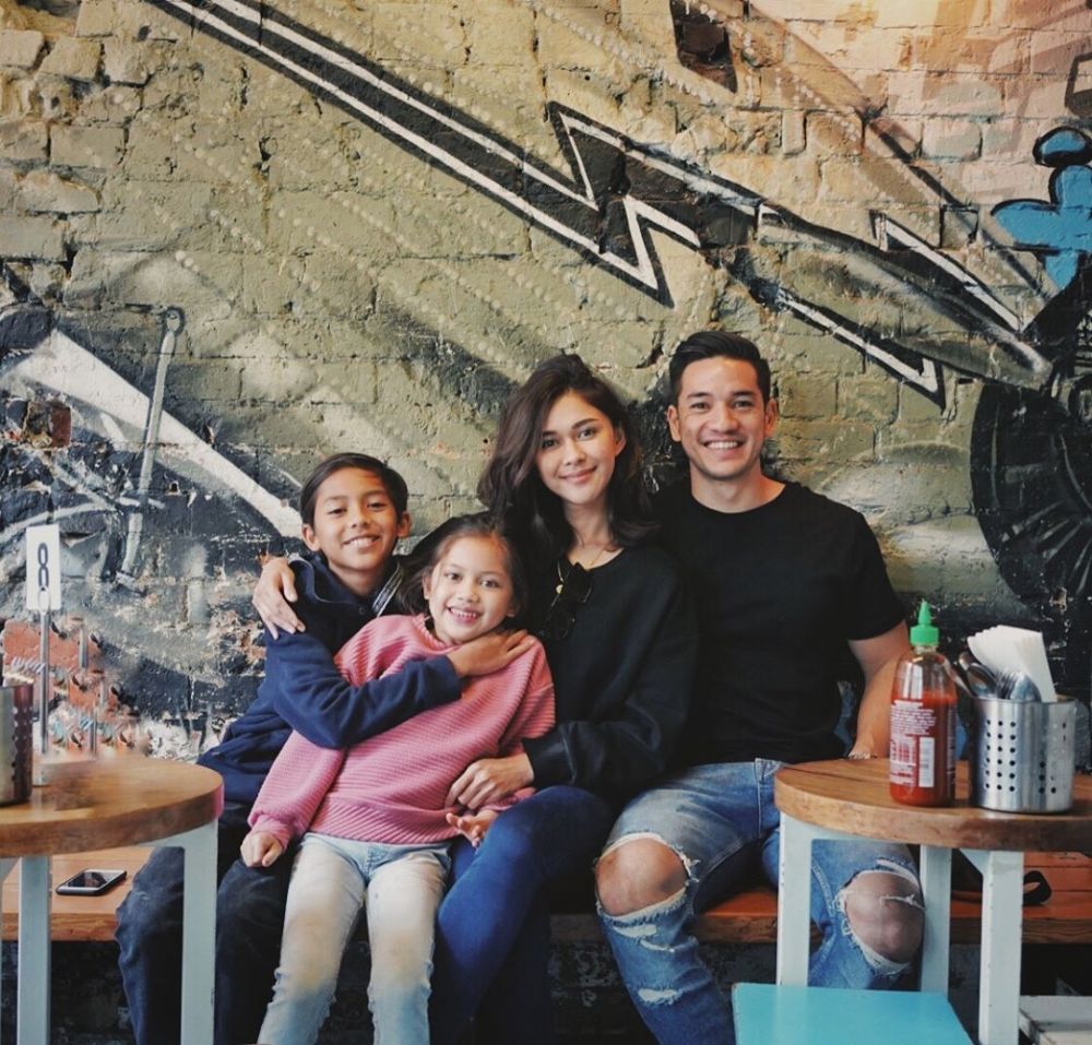 6 Seleb rayakan Natal di luar negeri bareng keluarga