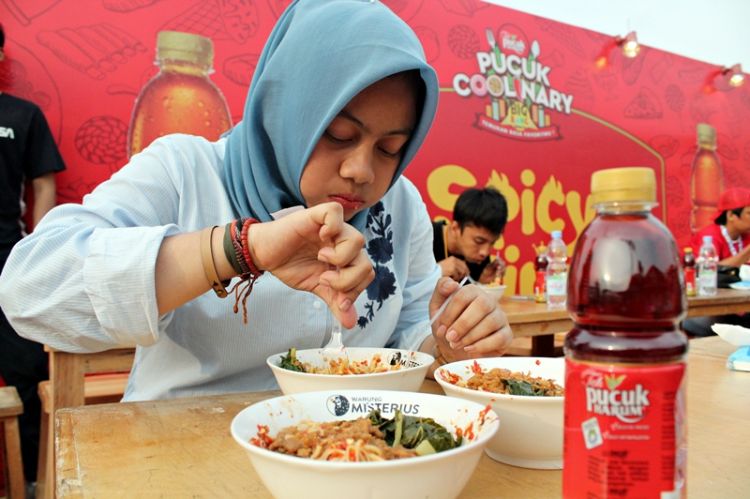Di lomba ini peserta harus mengabiskan 120 butir cabai rawit, gokil