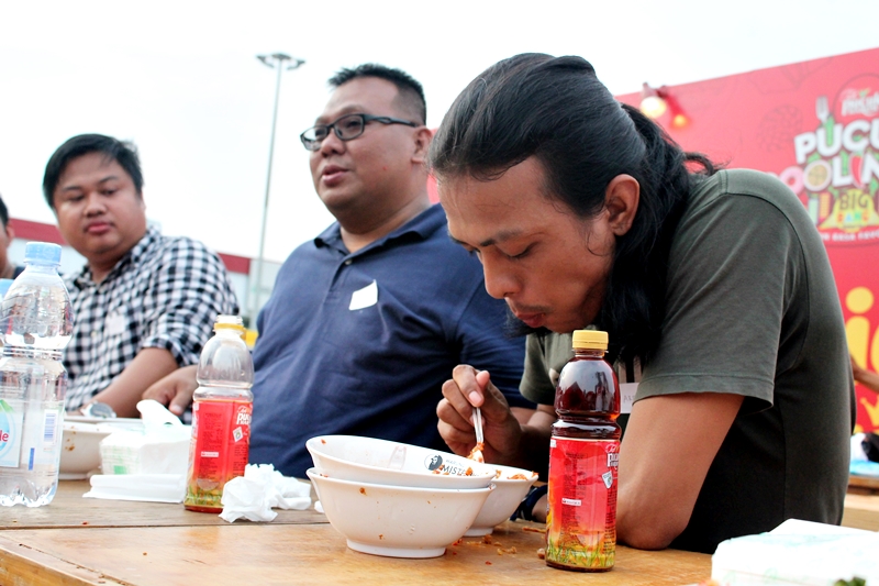 Di lomba ini peserta harus mengabiskan 120 butir cabai rawit, gokil