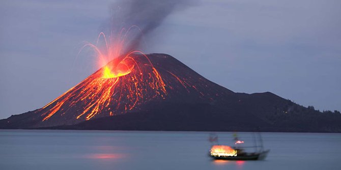 Daftar tsunami paling mengerikan akibat letusan gunung berapi