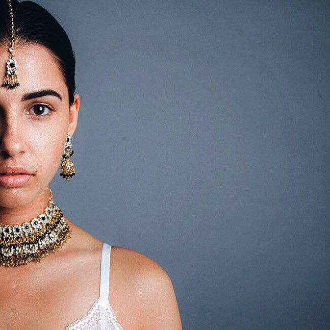10 Potret Naomi Scott pemain film Aladdin yang tuai kontroversi