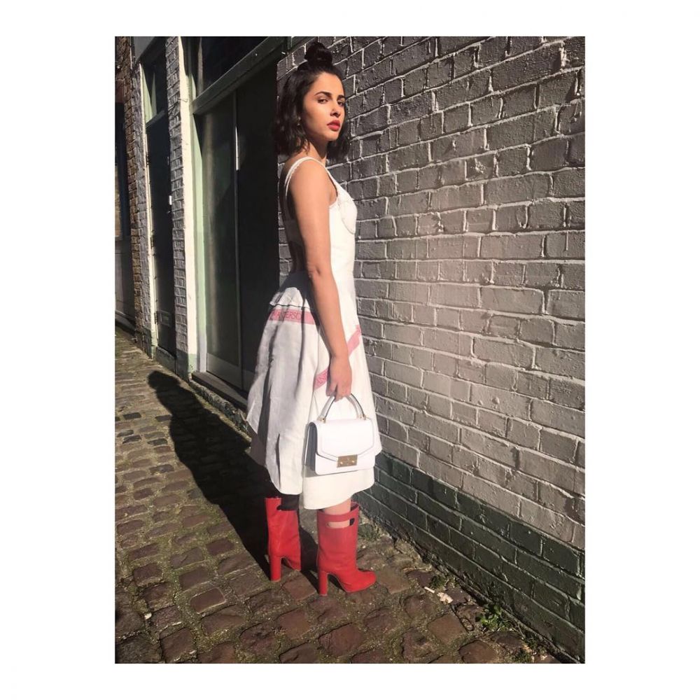 10 Potret Naomi Scott pemain film Aladdin yang tuai kontroversi