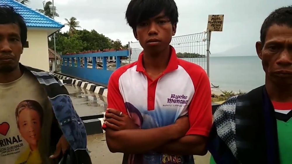 Nelayan saksikan Anak Krakatau longsor, sebut ombak 12 meter