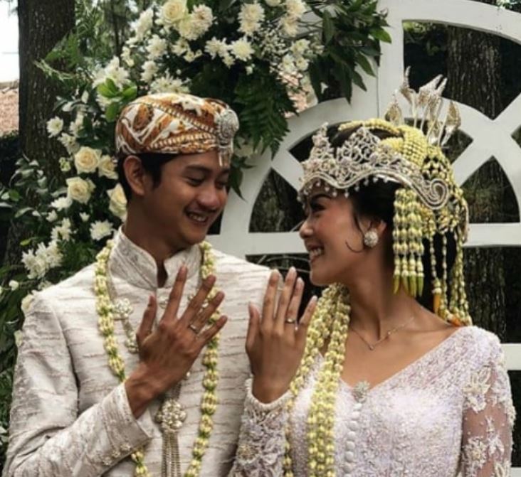 10 Foto pernikahan Yoga Arizona & Widya Melia, penuh kebahagiaan