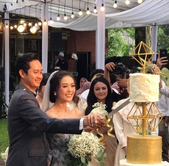10 Foto pernikahan Yoga Arizona & Widya Melia, penuh kebahagiaan