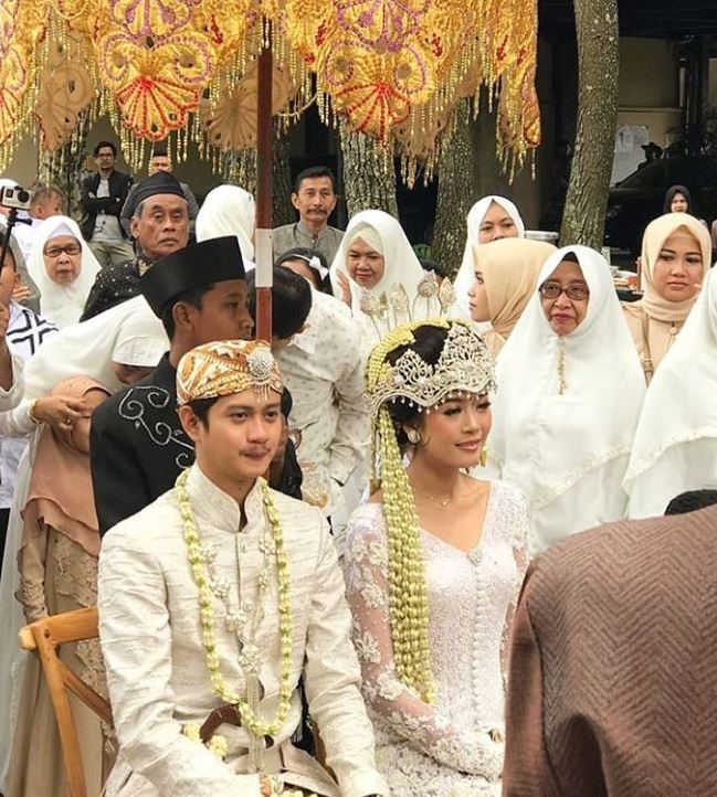 10 Foto pernikahan Yoga Arizona & Widya Melia, penuh kebahagiaan