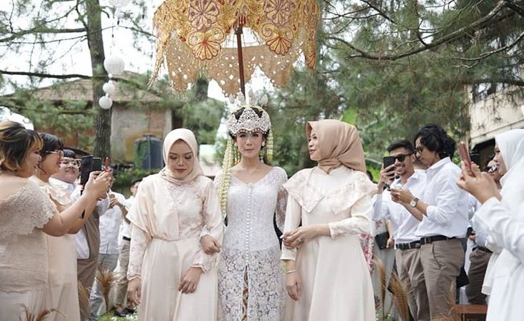 10 Foto pernikahan Yoga Arizona & Widya Melia, penuh kebahagiaan