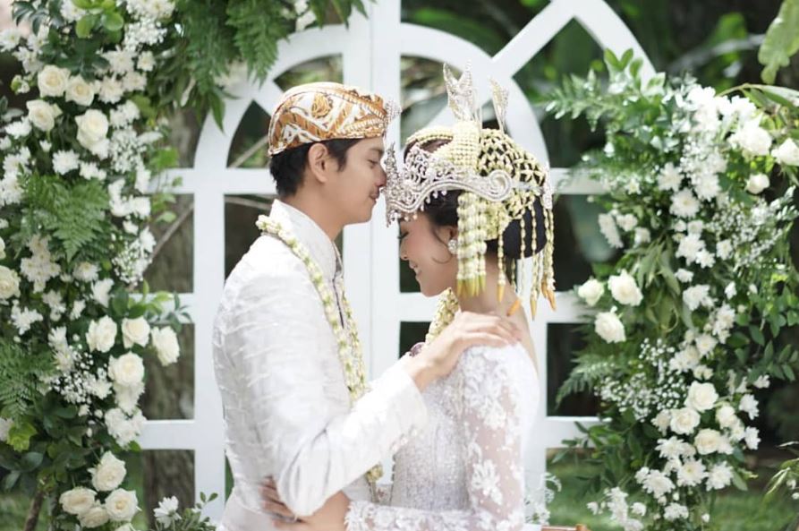 10 Foto pernikahan Yoga Arizona & Widya Melia, penuh kebahagiaan