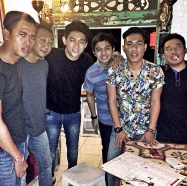 18 Potret persahabatan Ifan Seventeen & Rizal Armada, kompak