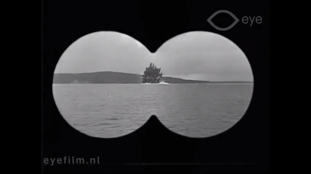 Video letusan Anak Krakatau 1927, gunung masih di bawah laut