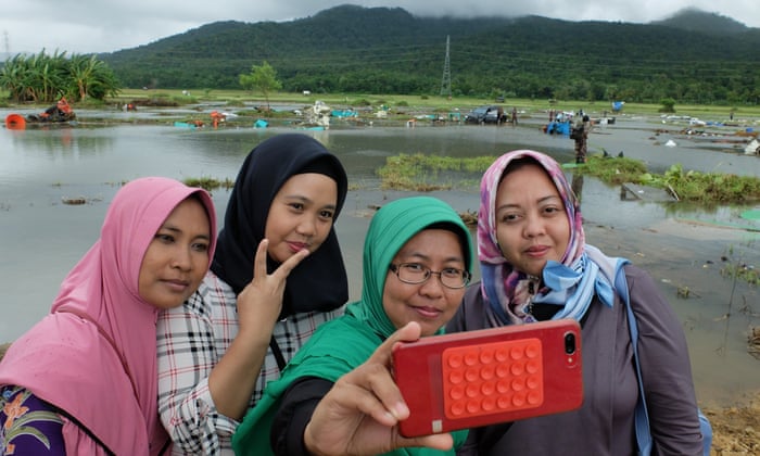 Ini alasan wanita yang lakukan selfie di lokasi tsunami Banten