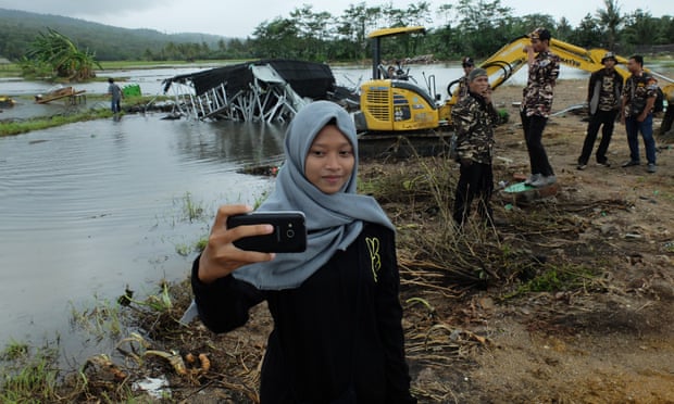 Kenapa senang selfie bahkan saat bencana? Ini penjelasan ilmiah