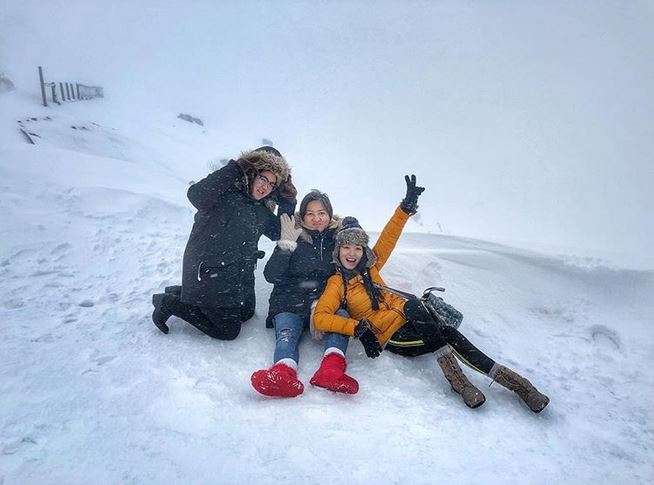 9 Potret Natasha Wilona liburan tanpa pacar, tetep happy