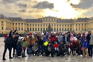 11 Potret liburan keluarga Ashanty di Eropa, ajak semua pegawai