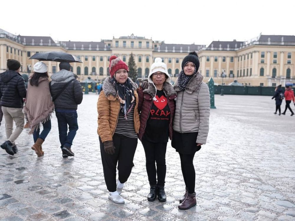 11 Potret liburan keluarga Ashanty di Eropa, ajak semua pegawai