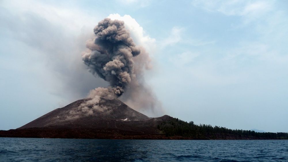5 Letusan besar Anak Krakatau 1927-2018, total ribuan erupsi