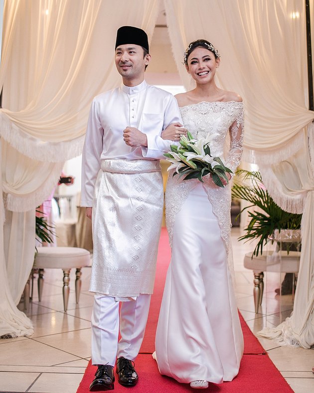 29 Seleb gelar pernikahan di tahun 2018, intip gaun pengantinnya
