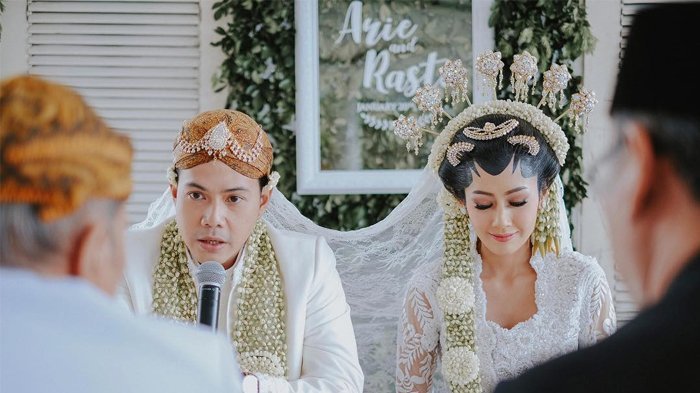 29 Seleb gelar pernikahan di tahun 2018, intip gaun pengantinnya